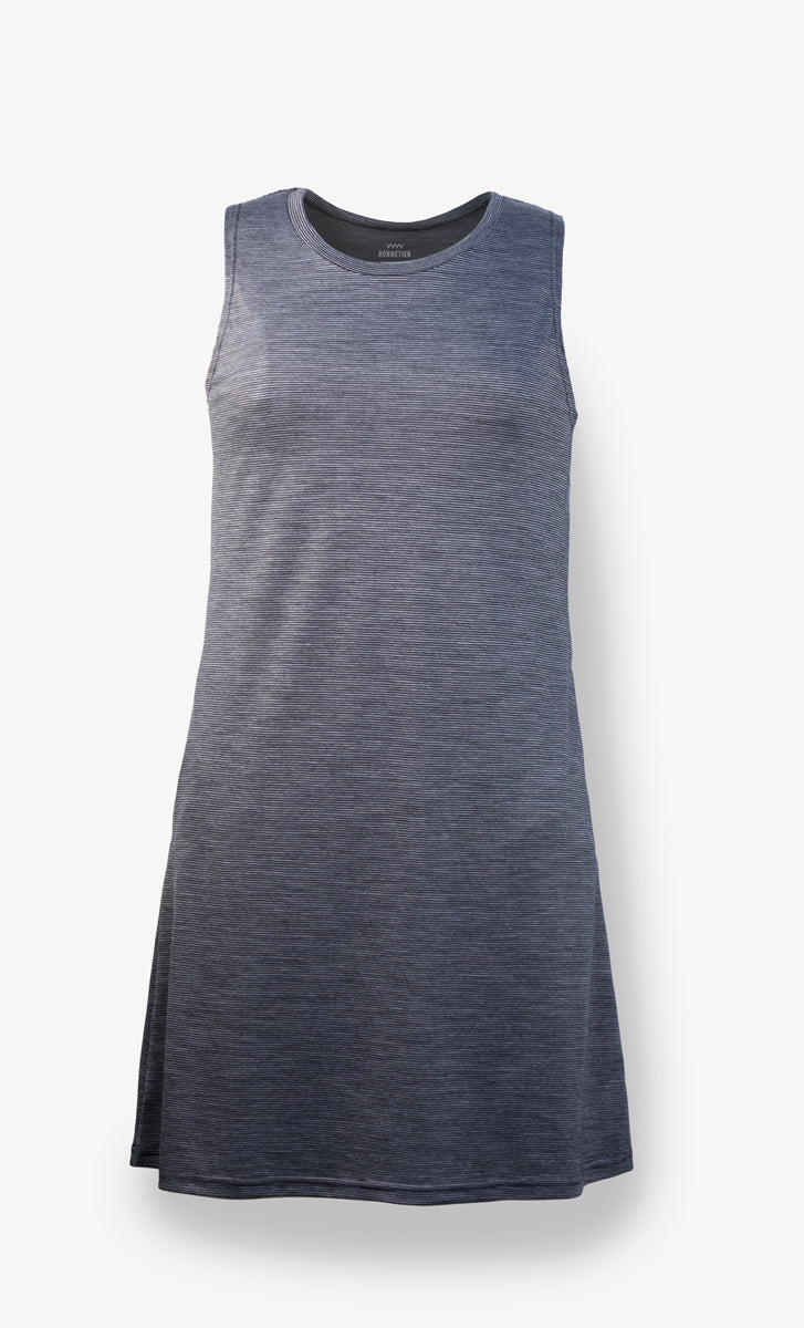 Robe en laine mérinos rayée noir et gris, légère, respirante et fabriquée au Québec.